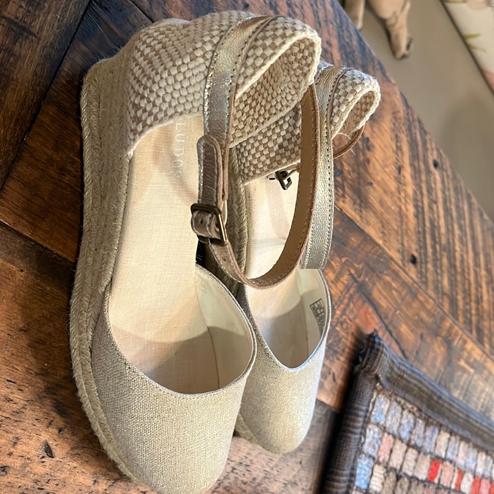 Soludos size 9 ankle strap wedge espadrilles
